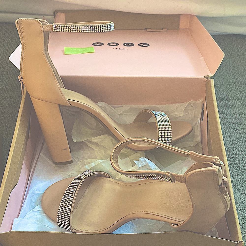 Sparkly nude heel. Size 8. Worn for prom.